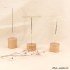 Lot de trois présentoirs boucles d'oreilles métal doré socle bois 0623016 doré