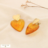 Boucles d’oreilles cœur résine marbrée acier inox. 0326117 cognac