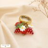 Bague large élastique acier multi-breloques fraise marguerite 0425071 rouge
