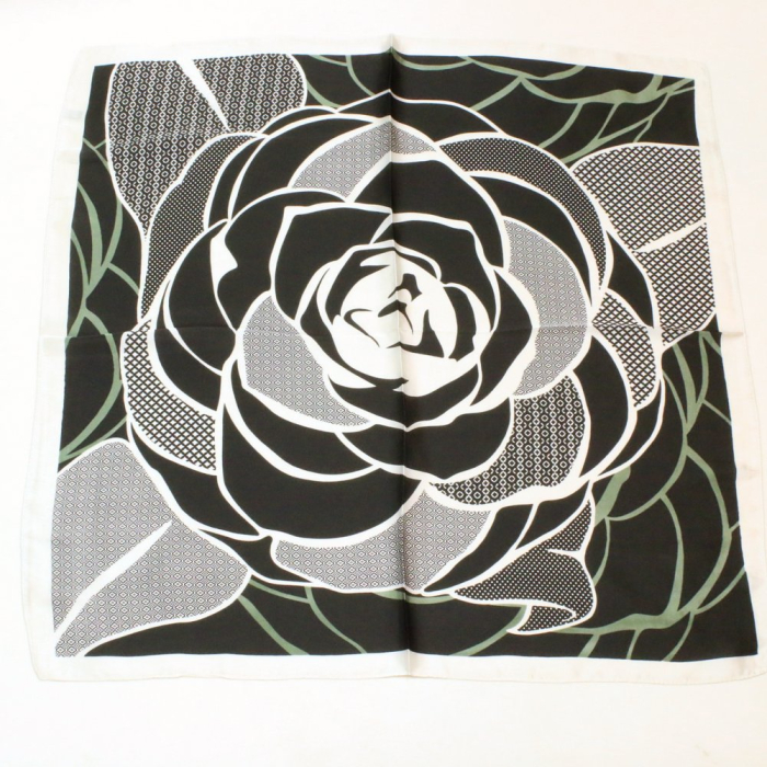 Carré satin rose graphique touché soie polyester 0726537 noir