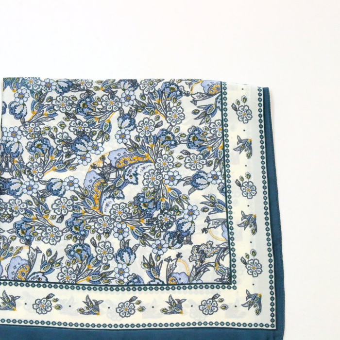 Carré satin imprimé floral touché soie polyester 0726545 bleu