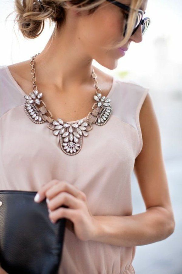 Collier plastron avec gros cristaux